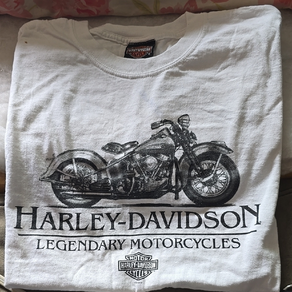 Harley-Davidson White Short Sleeve Tee with Vintage Motorcycle Graphic